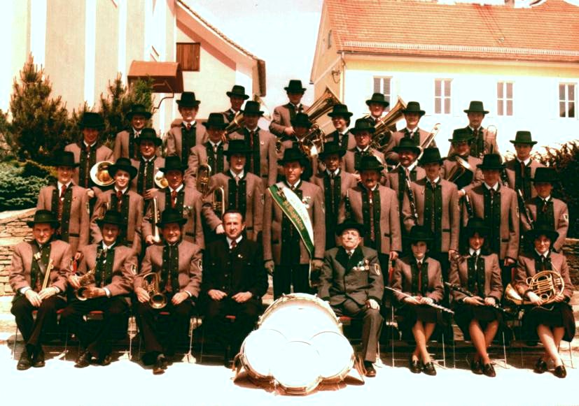 Gruppenbild Trachtenmusikverein St. Magdalena am Lemberg 1977